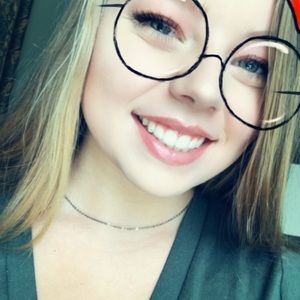 Meet your Posher, Alicia